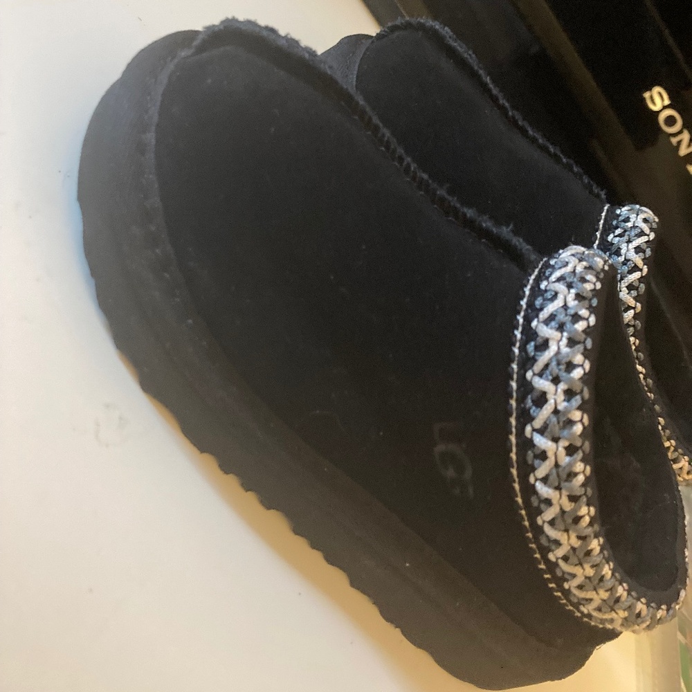 UGG TODDLER size 9. Never worn. Brand new slip on loafers